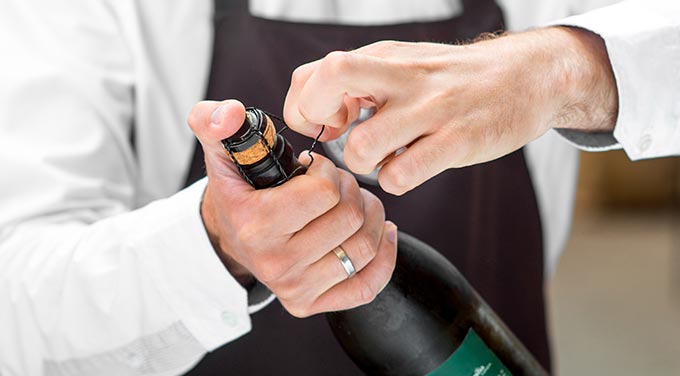 Opening a bottle of sparkling wine safely!